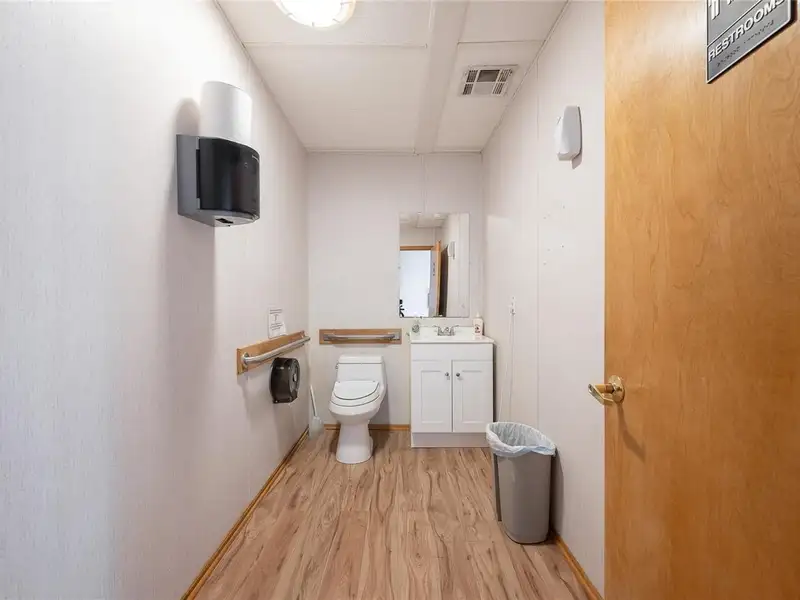 Versatile 2,500+ Sq. Ft. Office Building in High-traffic Orlando Location