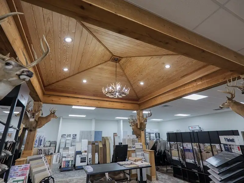 Versatile Commercial Property with Office, Showroom, and Warehouse in Lowndes County