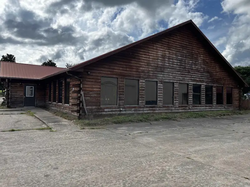 Mixed-use Building with Restaurant and Event Space Near Buffalo River