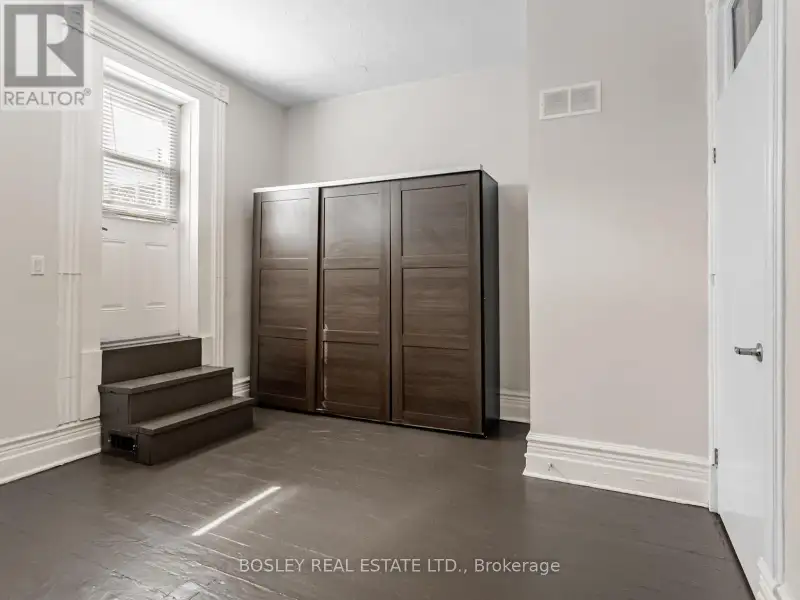 Charming Two-storey Apartment in Landmark Building on Queen St West