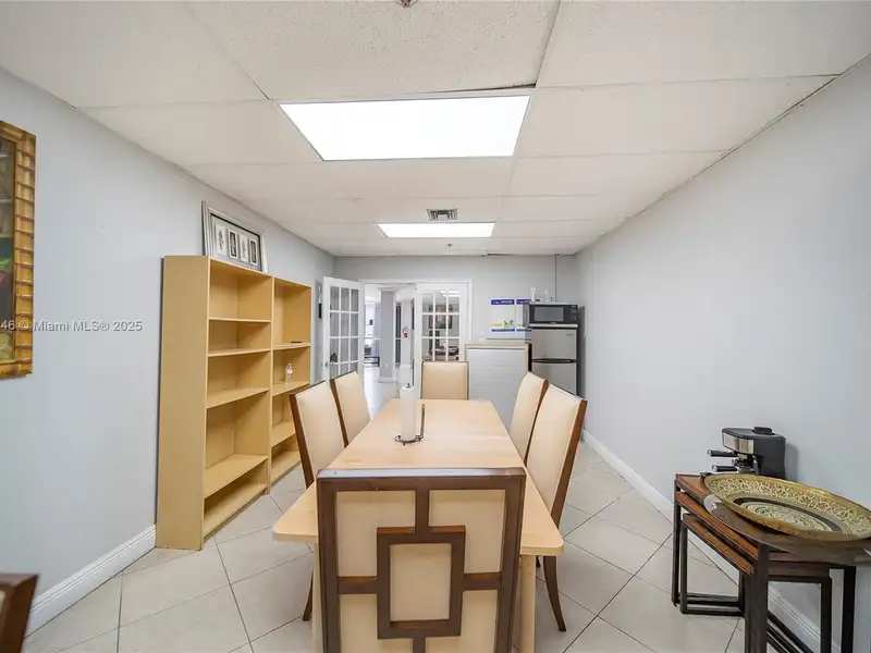 Commercial Property in Doral - Prime Location Near Miami International Airport and Amenities