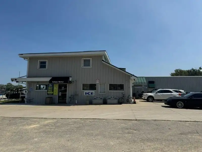 Premier Full-service Marina with 95 Slips on Rock River, Direct Lake Access