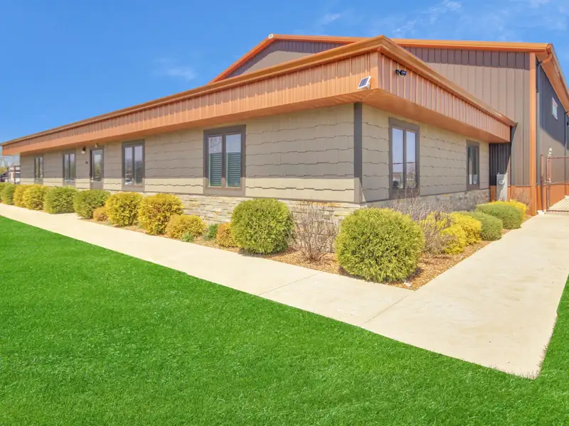 For Lease: Two 12,000 Sqft M1 Office/warehouse Buildings in South Lake County, In