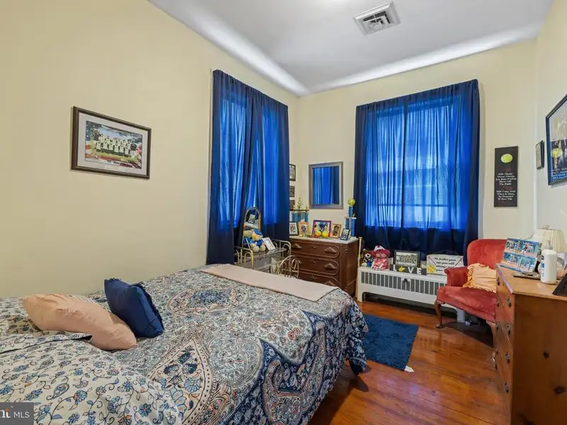 Historic Mcmechan Inn: 13-bedroom Home and Commercial Space in Moorefield, Wv