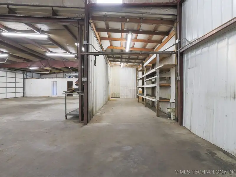 Spacious 5,100 Sq. Ft. Automotive Repair Shop on 2.5 Acres in Coweta, Ok