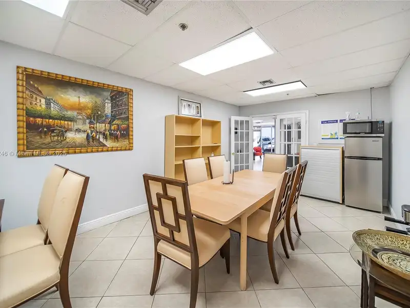 Commercial Property in Doral - Prime Location Near Miami International Airport and Amenities
