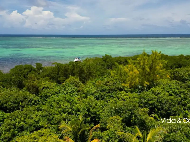 6.69 Acres Dual Waterfront Parcel on Turneffe Atoll, Belize Island