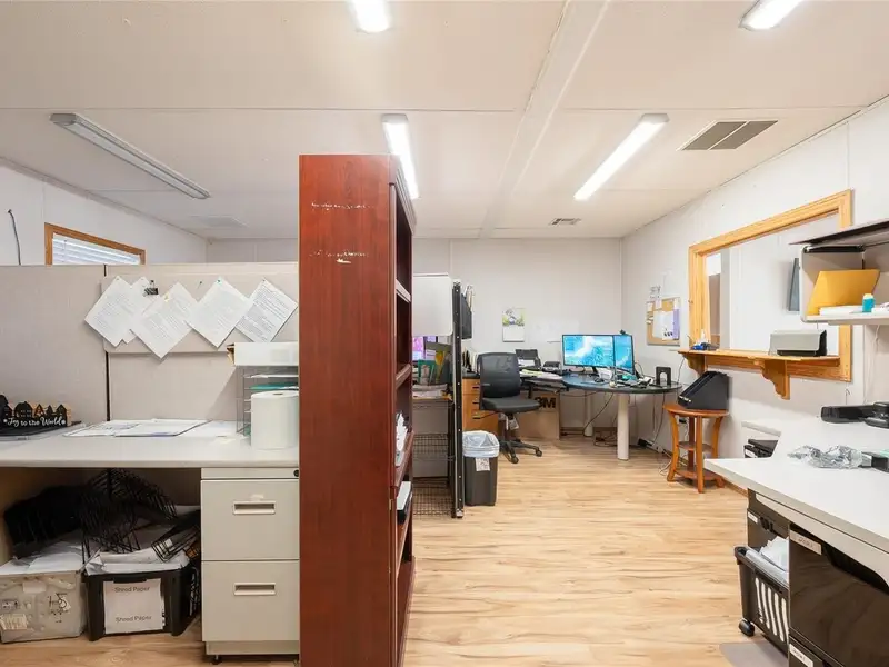 Professional Office Space for Lease in High-traffic Orlando Corridor with Ample Parking