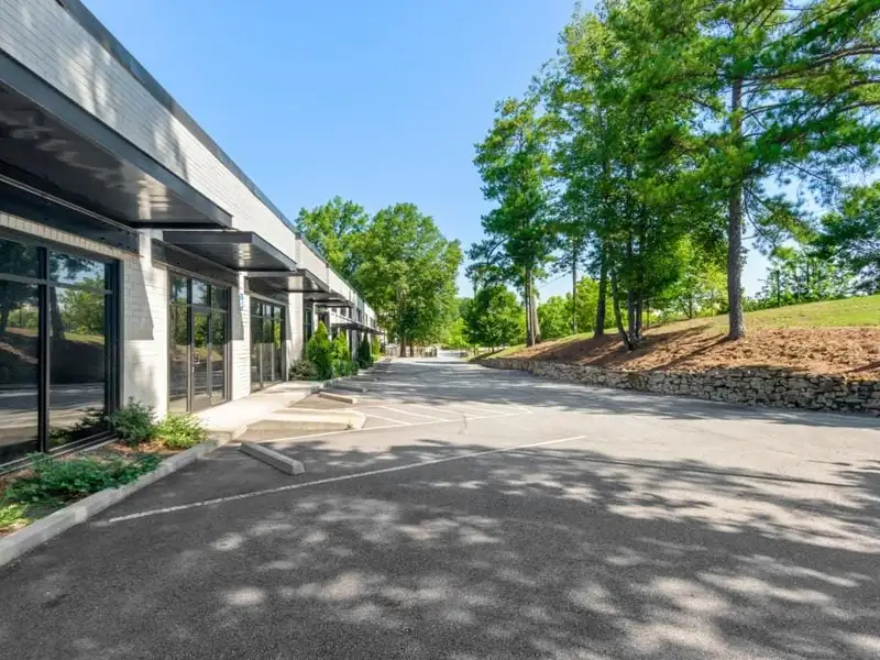 Industrial/flex Building in Prime Atlanta Location with Recent Upgrades and Parking Options