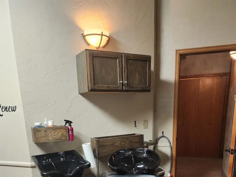 Private Salon Suite on 7th Street with Equipment, Large Windows, and Private Entrance