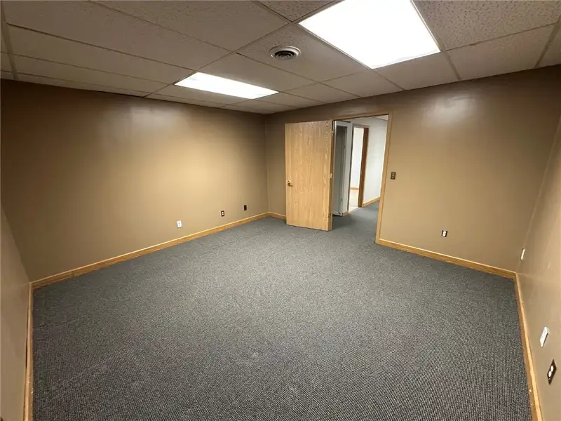 Flexible Office Suites Available with Customizable Configurations in Prime Location