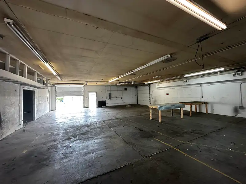 Warehouse and Office Space with Gated Yard in Prime Location