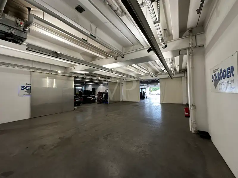 Modern Commercial Property with Showroom and Office Space in Prime Location