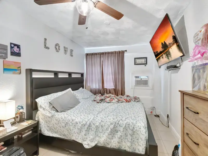 Well-maintained 6-unit Multifamily Property in South Florida with Value-add Potential