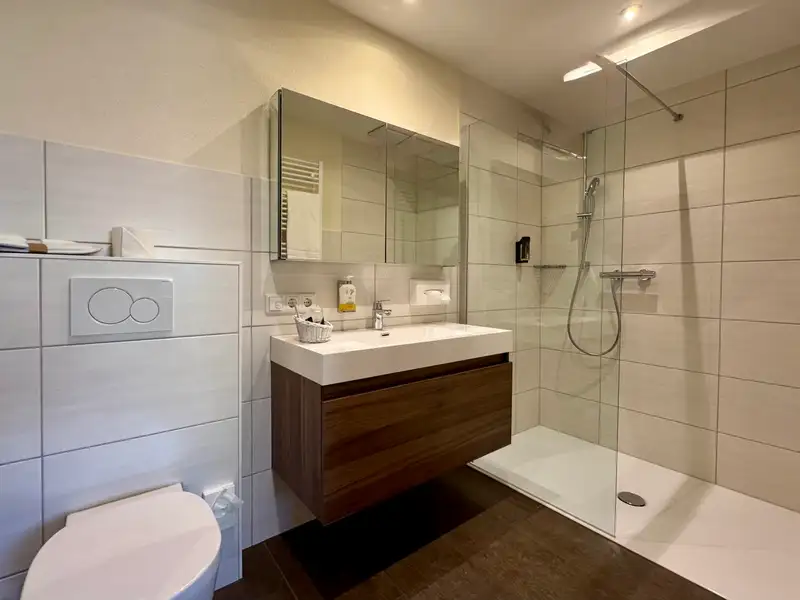 Renovated Country Hotel and Apartment Complex Near Romantic Road with Expansion Potential