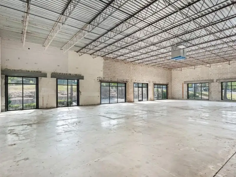 Industrial/flex Building in Prime Atlanta Location with Recent Upgrades and Parking Options