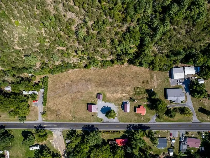 Versatile Commercial Property with Salon, Office Space, and Residential Potential Near Brandywine Lake