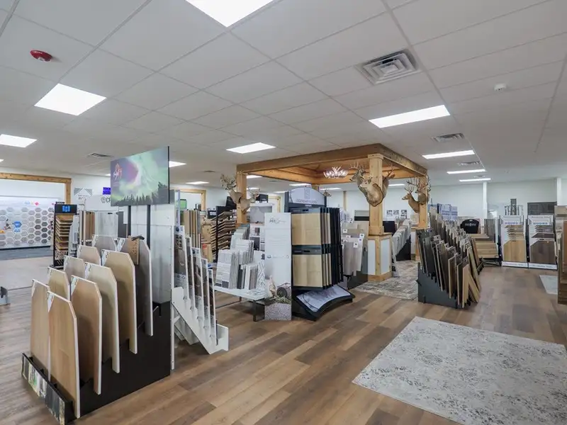 Versatile Commercial Property with Office, Showroom, and Warehouse in Lowndes County