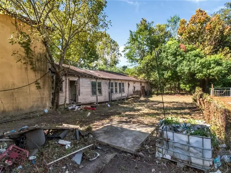 Commercial Property with B3 Zoning in High-traffic Loop Area