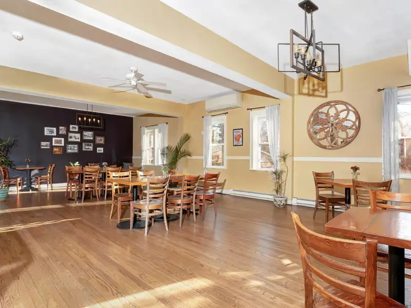 Renovated Pub and Hotel in Prime Woodstock Location with Restaurant and Apartments