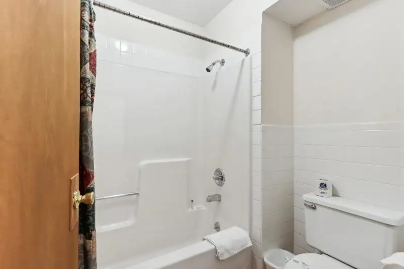 Historic Inn with Guest Suites and Motel Units in Wisconsin Dells