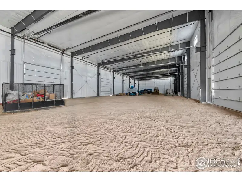 Build-to-suit Light Industrial Office & Warehouse for Lease in Prime Location with Mountain Views