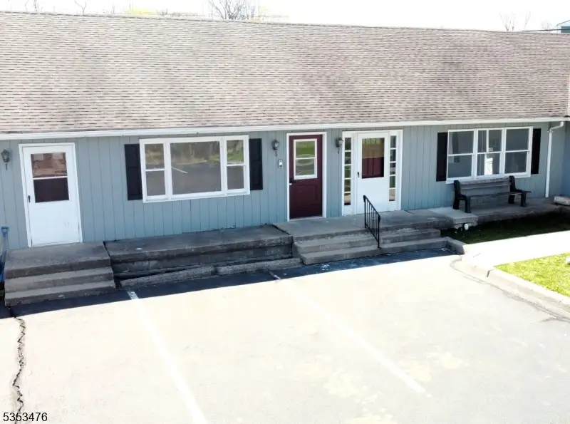 Fully Leased Multi-tenant Office with Garage in Professional District