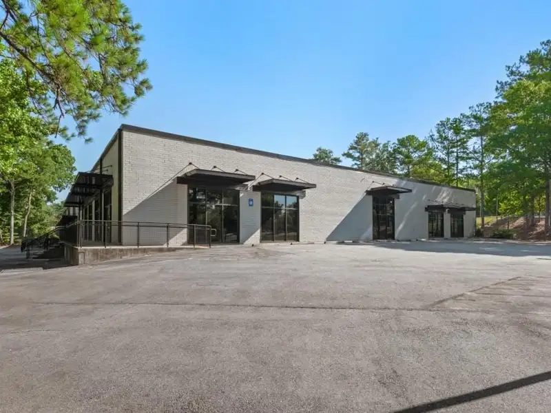 Industrial/flex Building in Prime Atlanta Location with Recent Upgrades and Parking Options