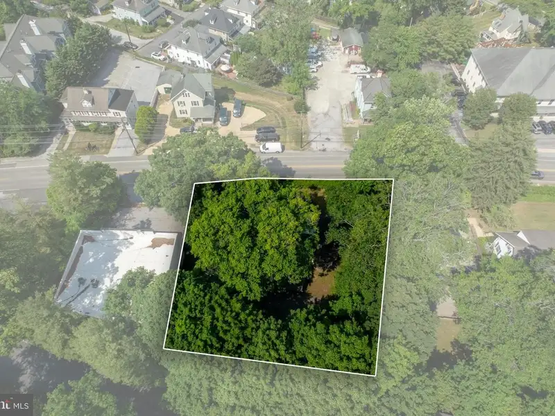 Mixed-use Property in Wayne, Pa: Salon with 1-bedroom Apartment Above