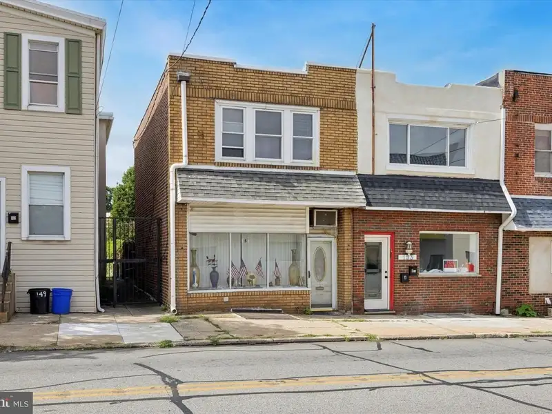 Versatile Commercial/residential Property in Clifton Heights with High Ceilings and Hardwood Floors
