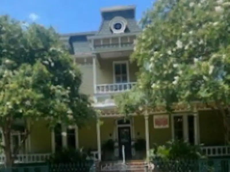 Versatile Historic District Property for Restaurant, Venue, or Retail with Ample Parking