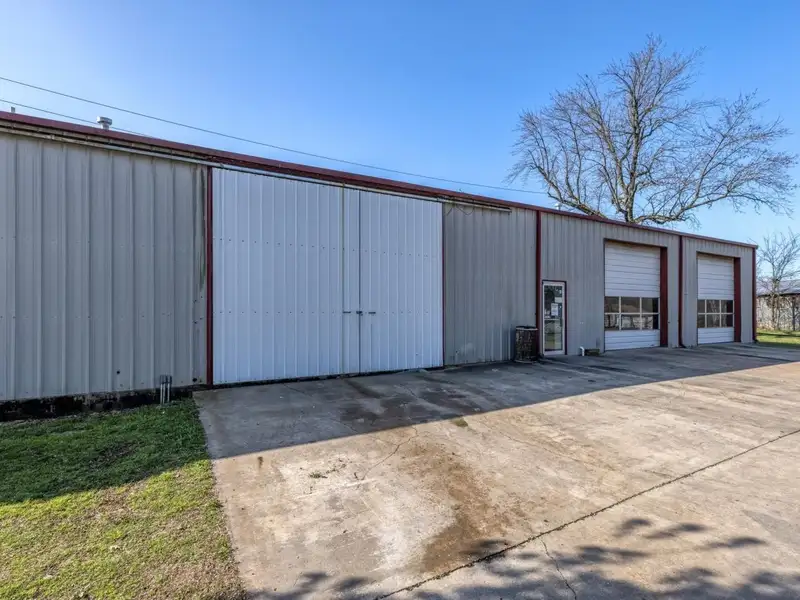 Profitable Auto Glass Repair and Body Shop with Expansion Potential in Hempstead County, Arkansas