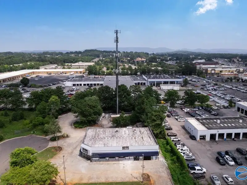 Commercial Property in Mid City Huntsville - Versatile Space with Kitchen and Offices