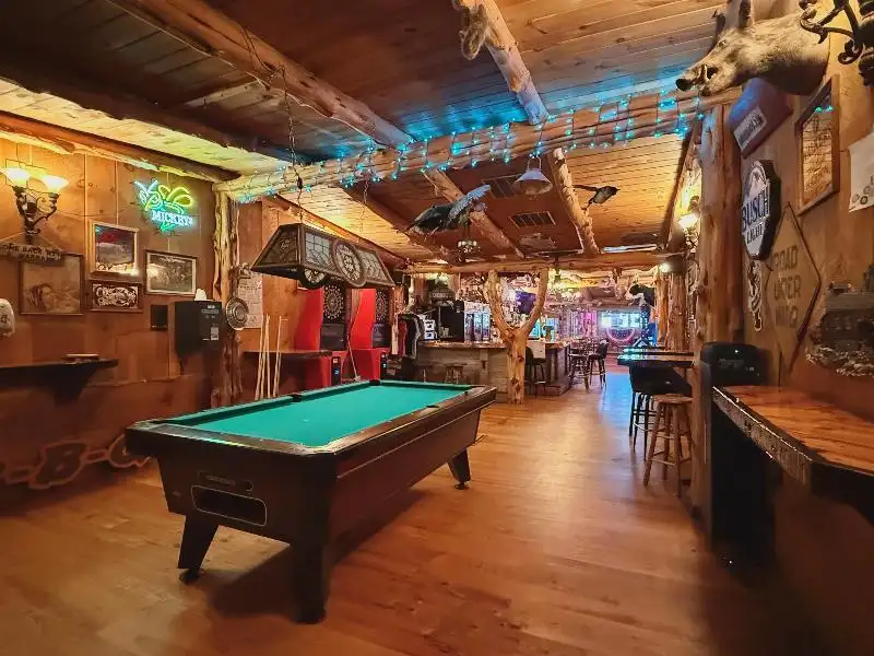 Turnkey Lodge-style Investment Opportunity in Berlin with Unique Interior and Bar