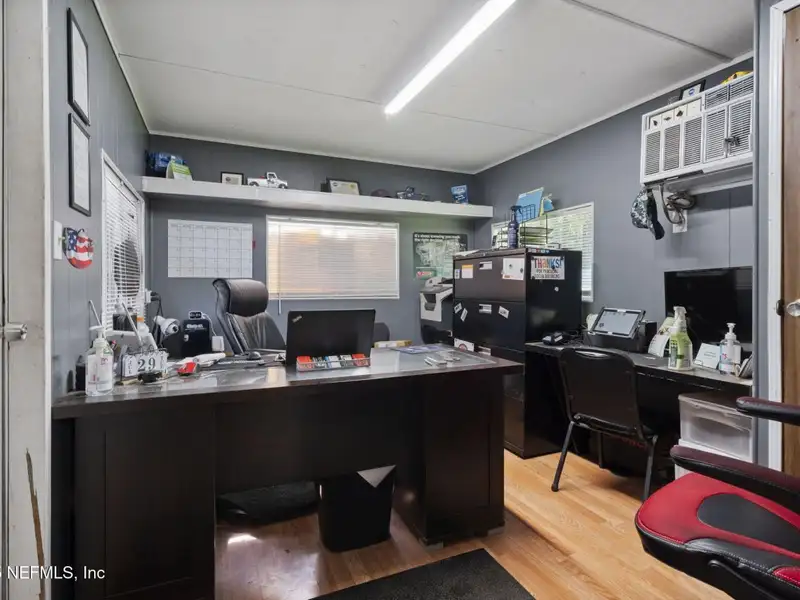 Mixed-use Parcel with Buildings, Ideal for Auto Repair or Sales in Convenient Location
