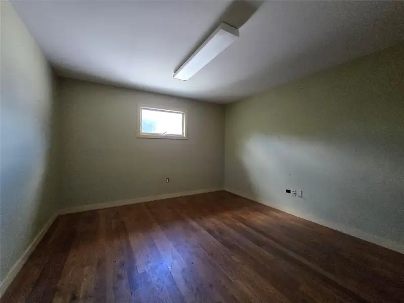 Free-standing Office Space with Multiple Offices and Ample Parking in Prime Location