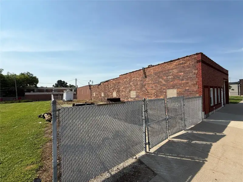 Flexible Warehouse/shop Space for Sale in Central Cedar Rapids, 5,600 Sf