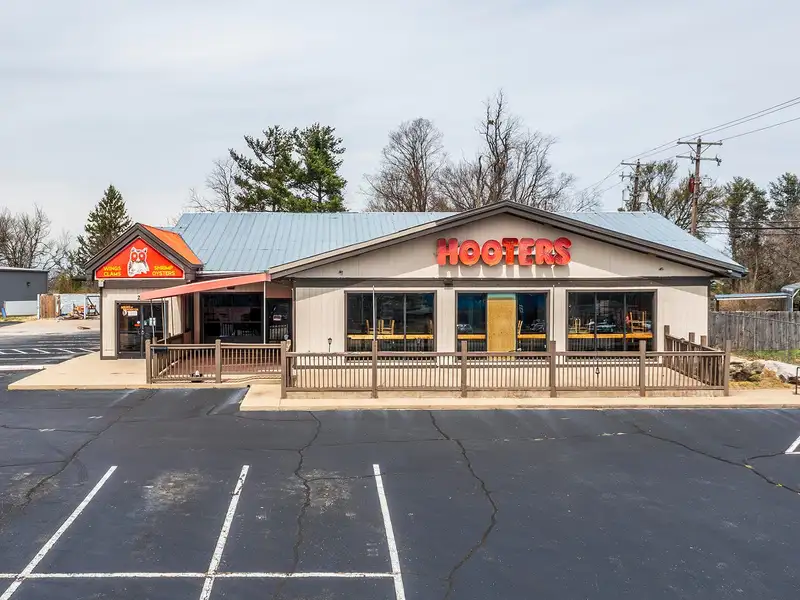 Former Hooters Restaurant Space in High-traffic Richmond, Ky Commercial Corridor