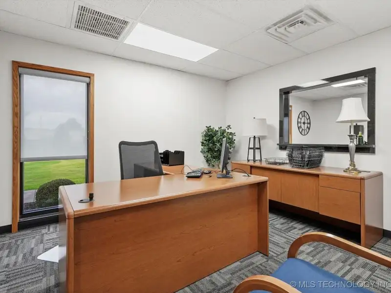 Commercial Office Building for Sale or Lease in Broken Arrow Business Corridor
