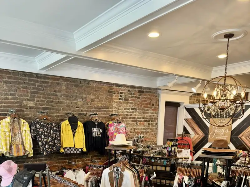 Retail Building for Sale in Downtown Lebanon - Upgraded Space with Office Area