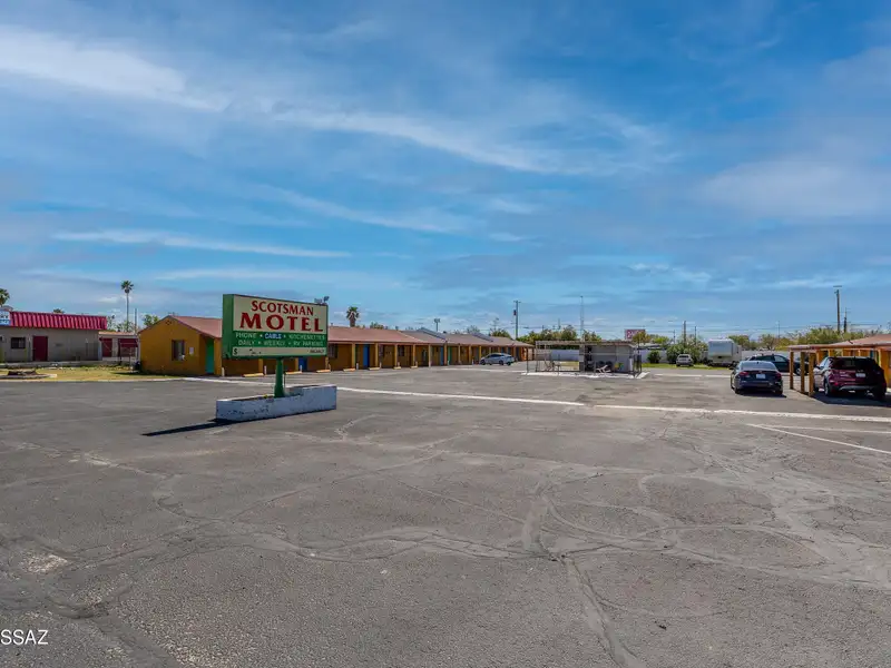 Well-maintained 18-unit Motel Near Tucson Airport with Rv Spaces and Ample Parking