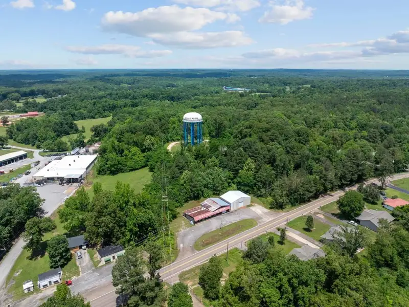 Commercial Property with Showroom and Warehouses on Us Hwy 100 W