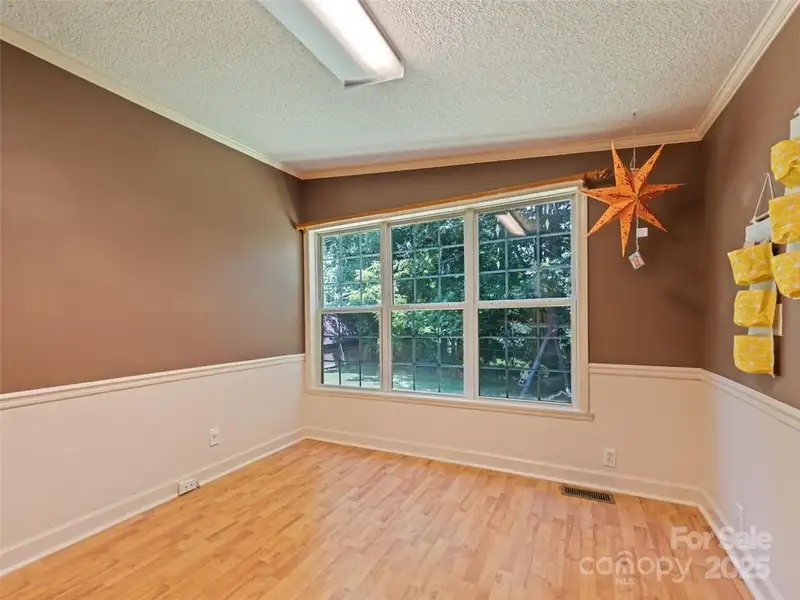 Versatile Commercial/residential Property on Hwy 209 with Ample Parking and Accessibility Features
