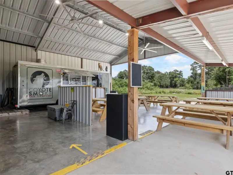 Commercial Property with 2400 Sq Ft Building on 1.168 Acres in Winnsboro, Tx
