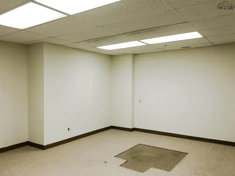 Downtown Wichita Falls Office Space for Lease - 1,442 Sq Ft, Utilities Included