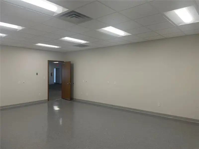 Well-maintained Office Building in Hiawatha Office Park with Ample Parking and Signage
