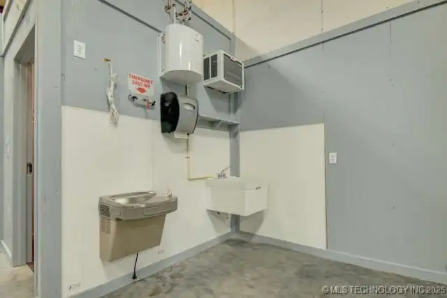 62,800 Sq Ft Insulated Industrial Building with Flexible Units in Prime Location