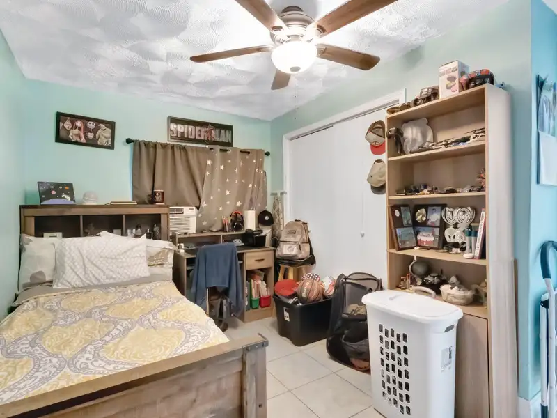 Well-maintained 6-unit Multifamily Property in South Florida with Value-add Potential