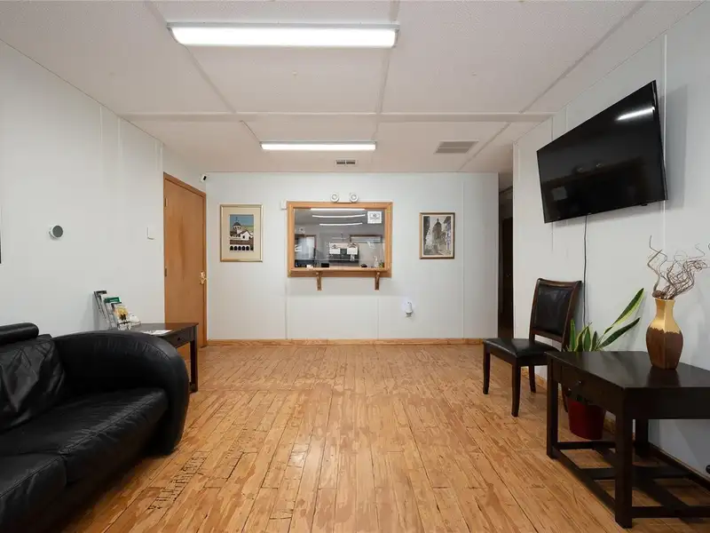 Professional Office Space for Lease in High-traffic Orlando Corridor with Ample Parking