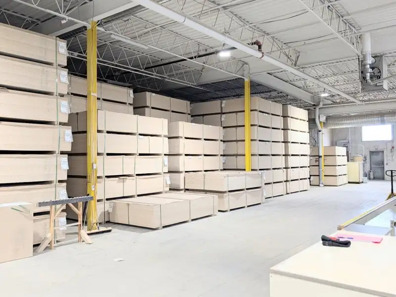 Renovated Warehouse with New Infrastructure and Insulated Offices in Prime Location